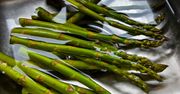 Większość źle gotuje szparagi. Tracą jędrność, smak i wszystkie witaminy
