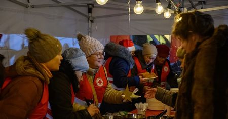 PCK organizuje świąteczne spotkanie dla potrzebujących. Paczki żywnościowe, gorący posiłek, ubieranie choinki