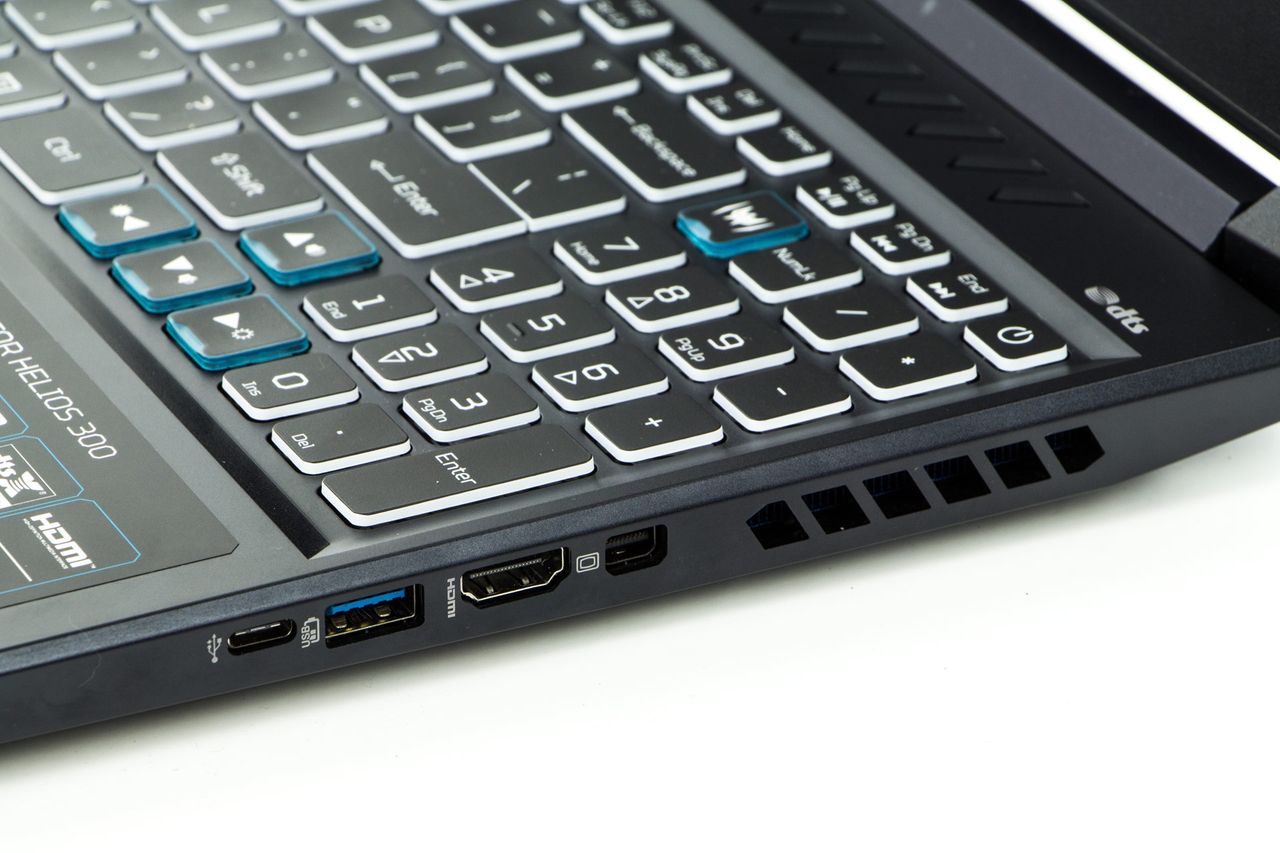 Acer Predator Helios 300 - porty po prawej