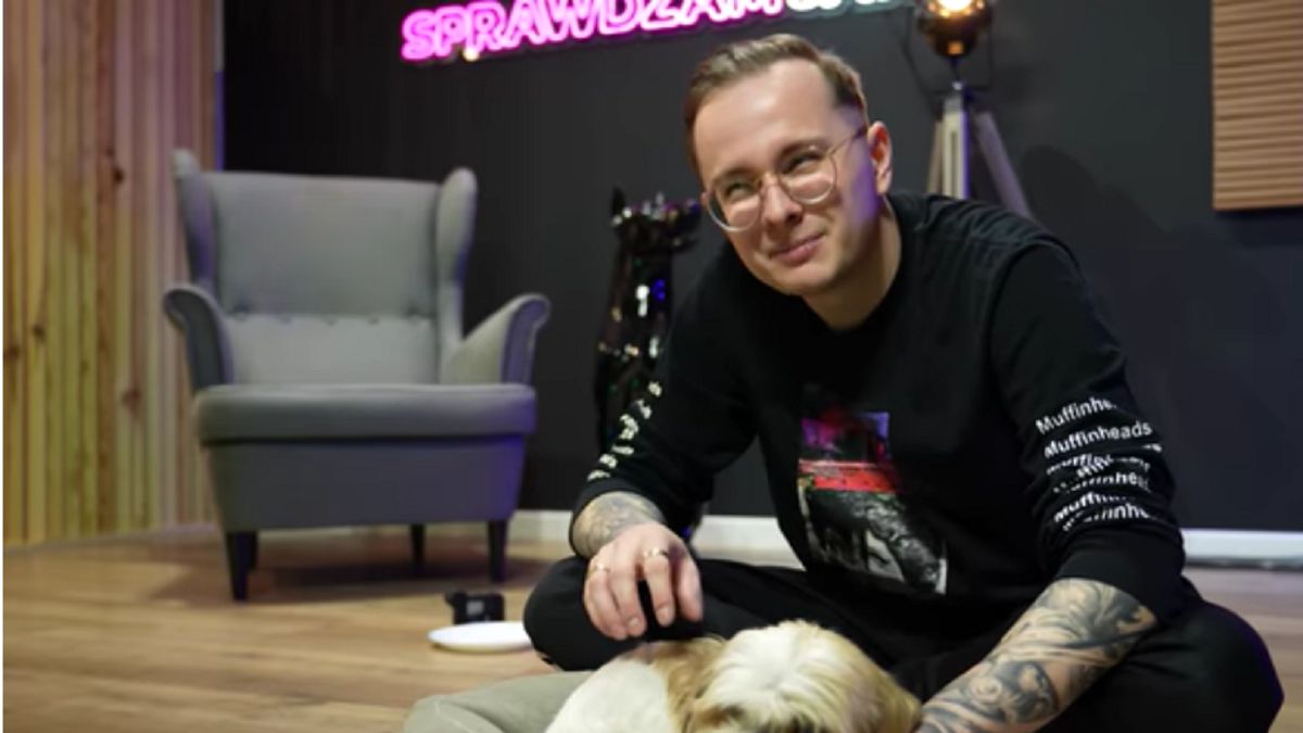 Po wysiłku testowania jedzenia suczka udała się na zasłużoną drzemkę