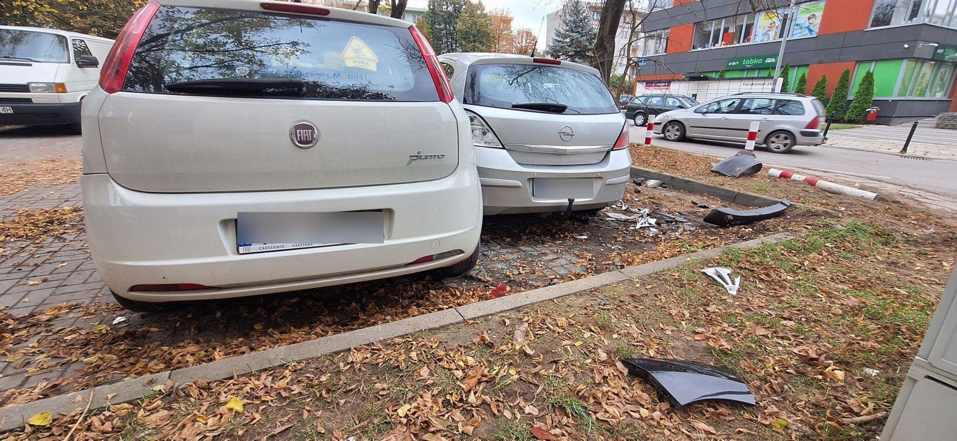 Auta uszkodzone na parkingu w Kielcach