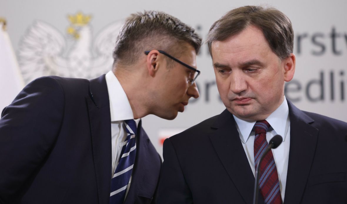 Ministrowie Marcin Warchoł i Zbigniew Ziobro. Kierowany przez nich resort przeforsował drakońskie zmiany w kodeksie karnym