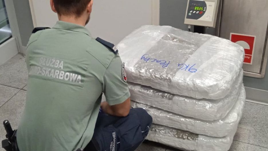 Mazowiecka Krajowa Administracja Skarbowa (udaremniła przemyt prawie 40 kg marihuany