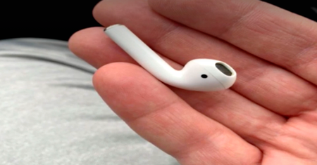 Masz AirPodsy? Lepiej w nich nie sypiaj, apelują media