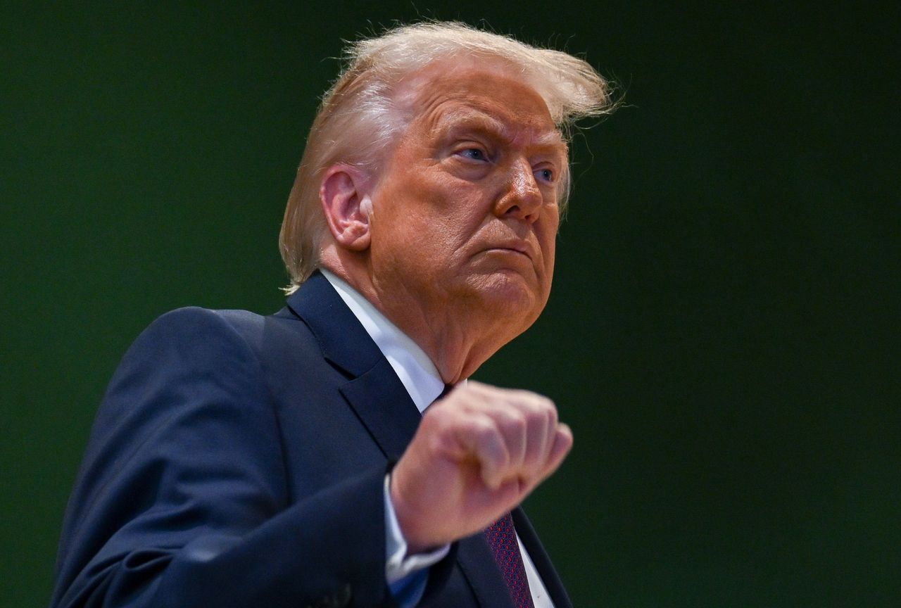 "Wyniszczająca wojna". Znany tygodnik ostrzega przed polityką Trumpa