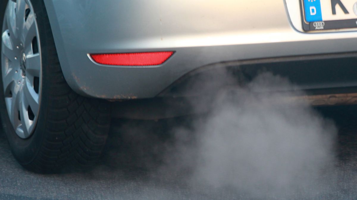 Spaliny z rury wydechowej