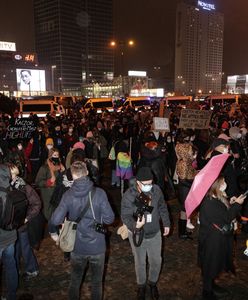 Strajk kobiet w Warszawie. Policja: zatrzymano dwie osoby