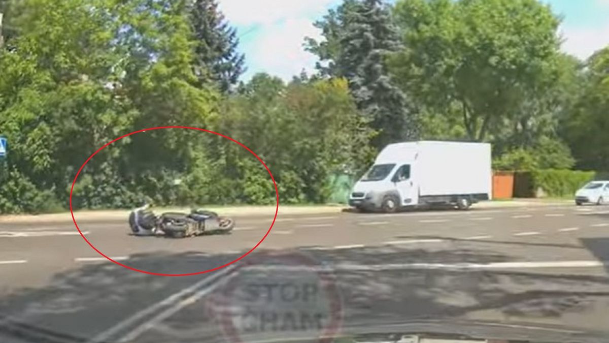 Kolizja motocykla z autem w Łodzi.