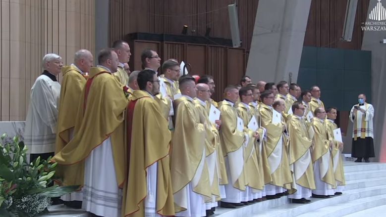 Warszawa. Dwudziestu sześciu neoprezbiterów Archidiecezji. Rekordowa ilość święceń w tym roku