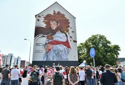Wrocław. Biało-czerwono-biało pod muralem na Legnickiej. Wyraz wsparcia dla Białorusinów