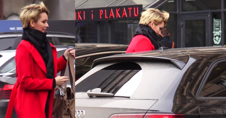 Dorota Gardias wsiada do audi z różowymi felgami