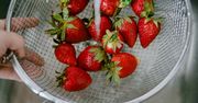 Nigdy nie płucz truskawek samą wodą. Nagminny błąd