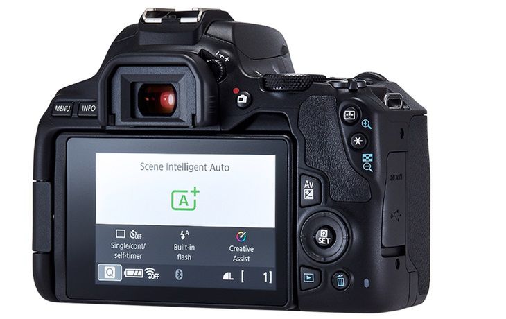 Canon EOS 250D: Eye AF, odchylany ekran i filmy 4K w korpusie dla początkujących 6