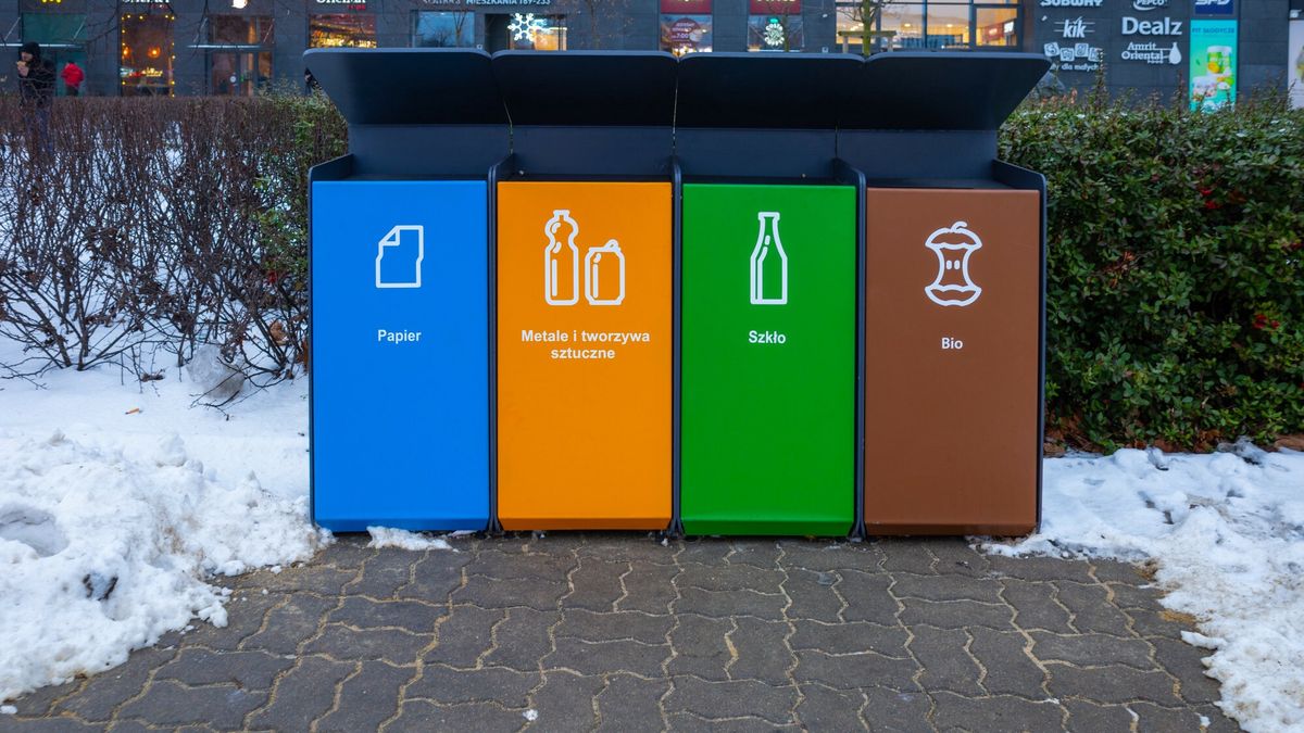 Stock ArZi
fot: Arkadiusz Ziolek/ East News. Warszawa.  n/z Pojemniki do segregacji smieci.
ARKADIUSZ ZIOLEK