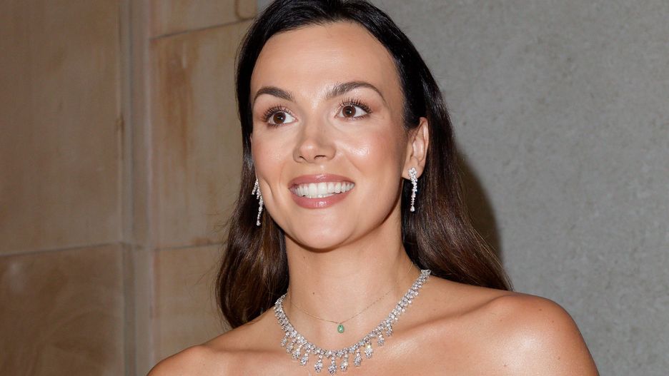 Paulina Krupińska wkroczyła na wybieg w sukience z piórami