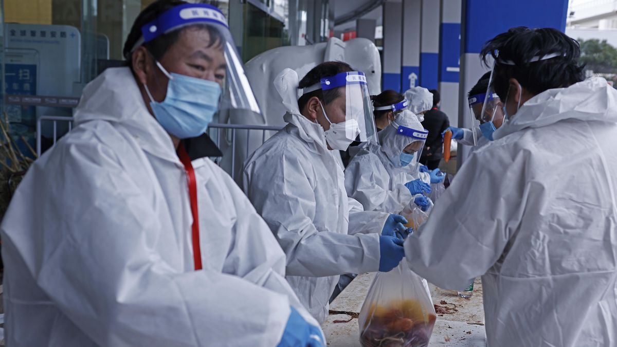 Władze w Chinach wprowadziły twardy lockdown w Szanghaju 