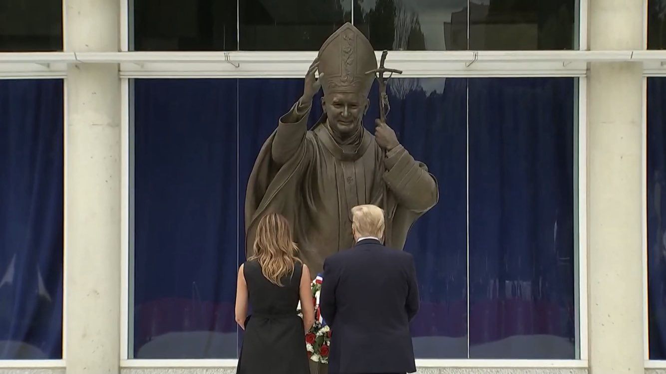 Donald Trump poprosił Melanię Trump, by się uśmiechnęła