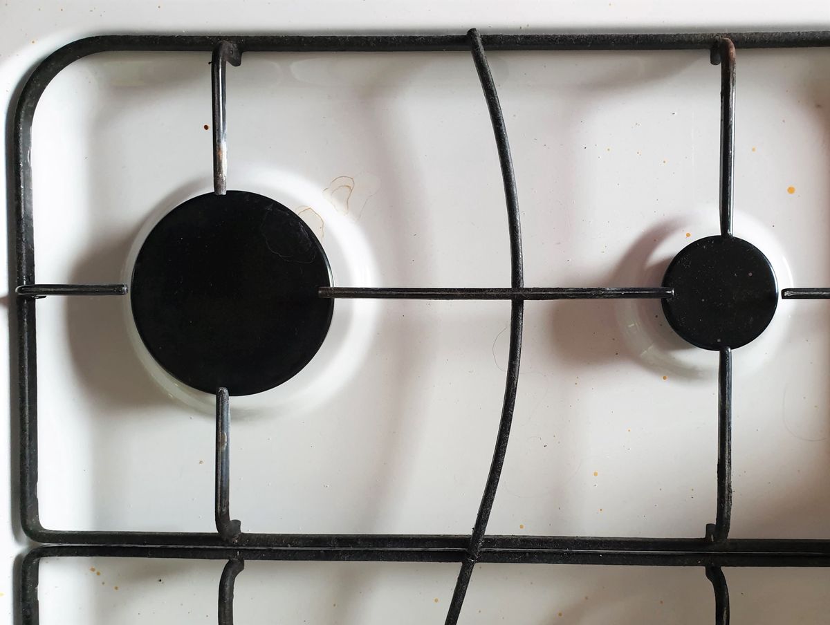 Jak porządnie i sprawnie wyczyścić kuchenkę gazową?