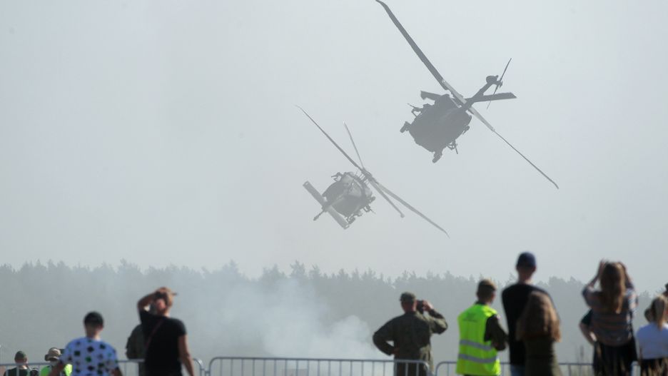 "Niewiele brakowało, by doszło do kolizji". Popisy pilotów Black Hawków