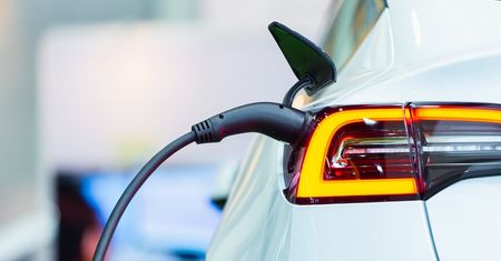 Po Lublinie jeździ coraz więcej elektryków. Co z planowaną budową 83 stacji ładowania aut elektrycznych? Sprawdzamy