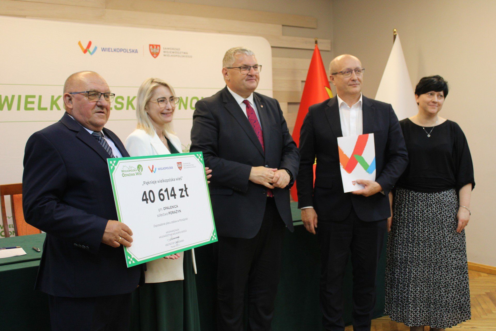 W Nowym Tomyślu samorządowcy podpisali umowy na dofinansowania projektów.