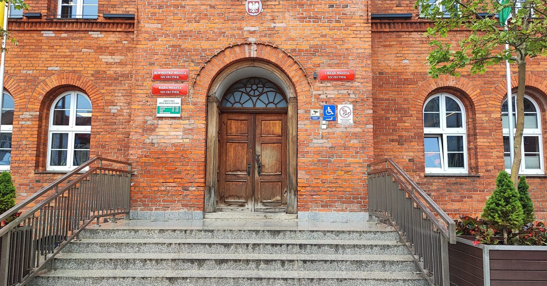 Wejście do szczecineckiego ratusza