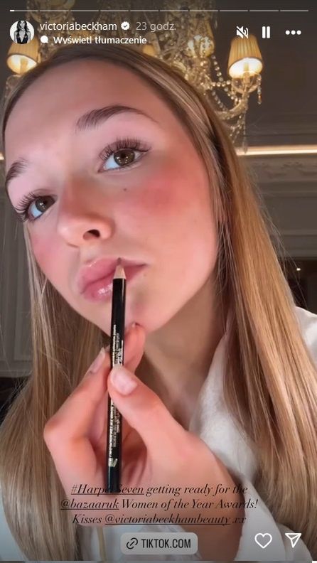 Harper Beckham loves to do makeup.