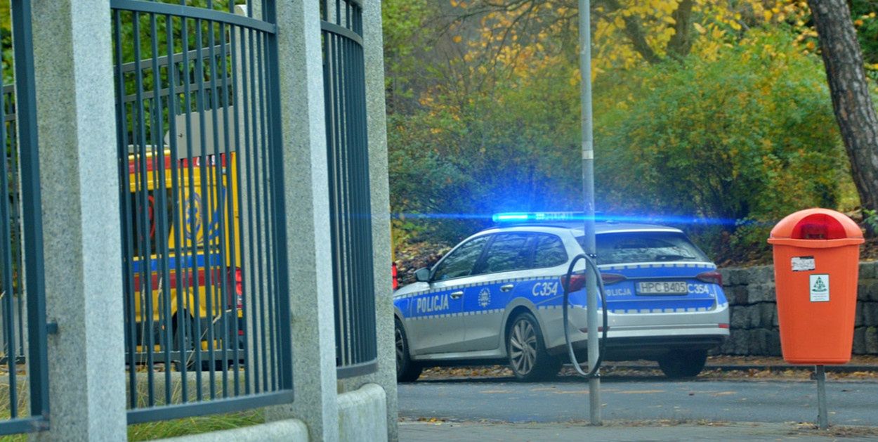 Toruń: Nietrzeźwa kobieta potknęła się o fragment murku na Matejki