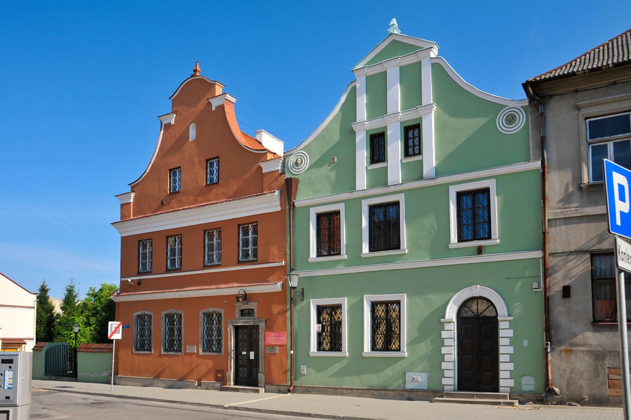 Kolorowe kamieniczki w centrum Radomia