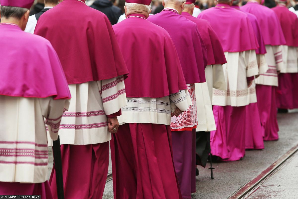 Biskupi: powrót wiernych do udziału we mszy "ogromnym zadaniem" Kościoła