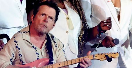 Michael J. Fox na wózku inwalidzkim na scenie. Tłum oszalał na jego widok