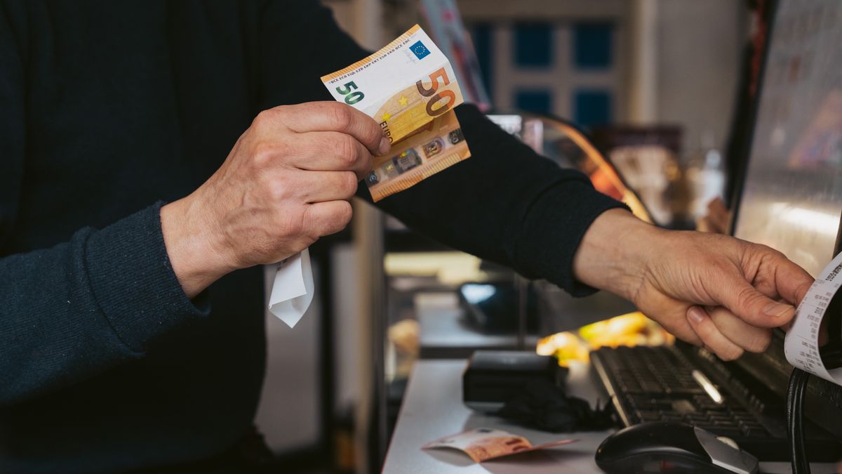 A cashier handles euro banknotes at a cafe in Sofia, Bulgaria in Sofia, Bulgaria, on Thursday, Jan. 1, 2026. European Central Bank President Christine Lagarde said Bulgaria joining the euro area on Thursday is a testament to Europe's ability to collaborate and defy international headwinds. Photographer: Michaela Vatcheva/Bloomberg via Getty Images