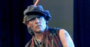 Johnny Depp znów jest w alkoholowym cugu? "Napadł na członka ekipy filmowej, chciał uderzyć go w żebra"