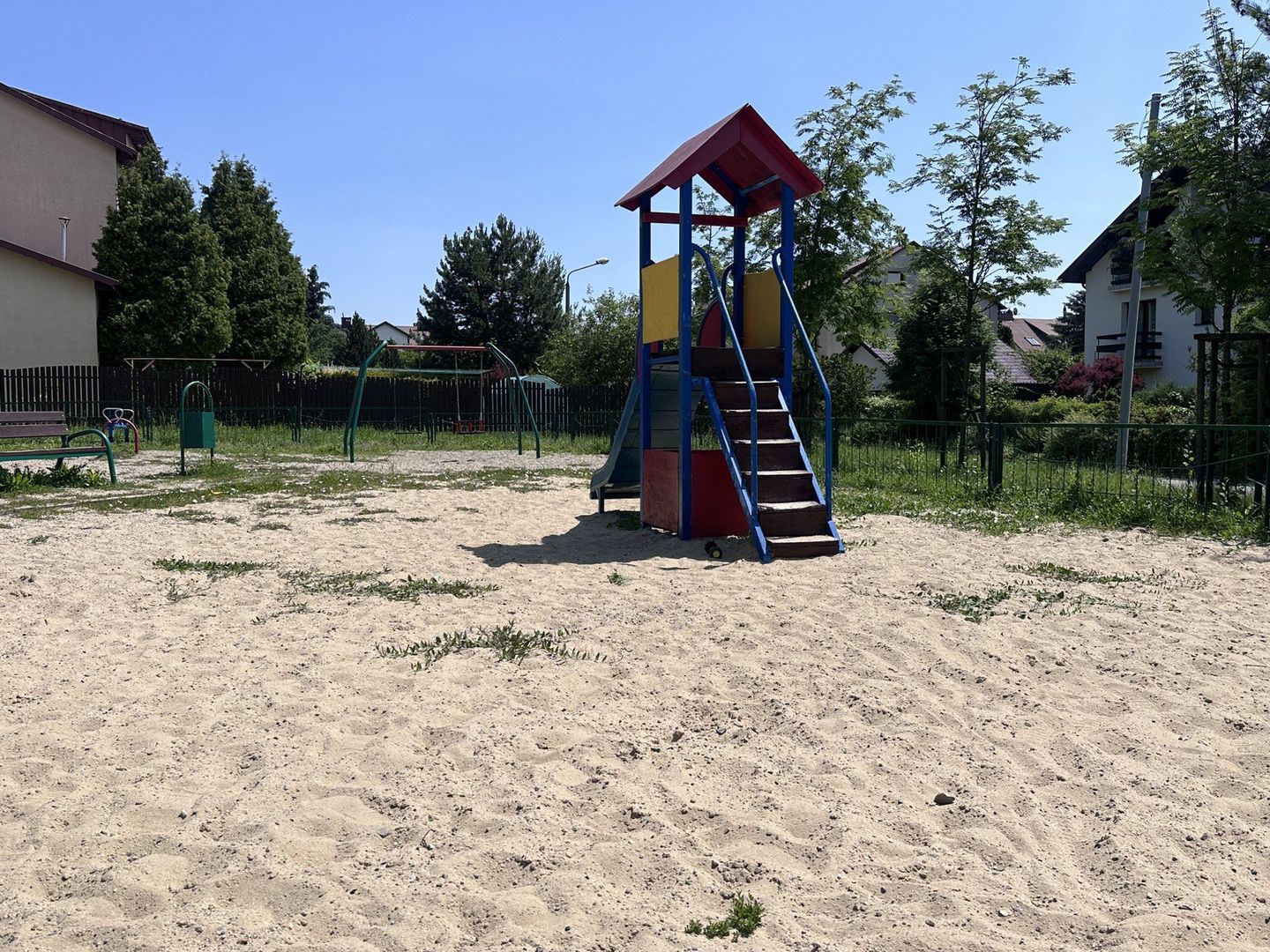 Plac zabaw przy ulicy Różyckiego na osiedlu Dąbrowa