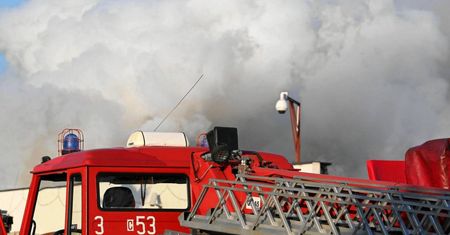 Warszawa. Zapaliła się hala na Bielanach. W akcji dwanaście wozów