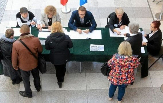 Projekt dotyczący metropolii warszawskiej wycofany, a mieszkańcy Nieporętu głosują