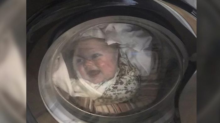 Koszulka z wizerunkiem dziecka w pralce