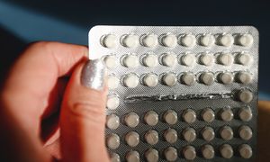 Obniżają cholesterol i działają na mózg. Wskazano efekt uboczny statyn