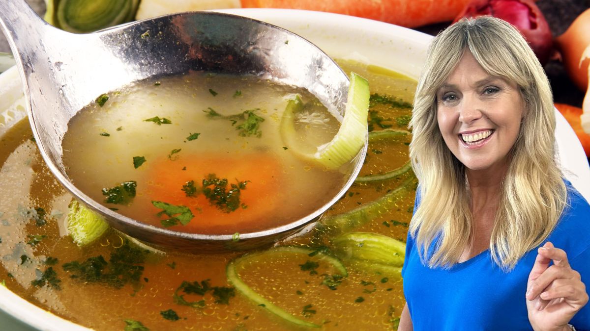 Ewa Wachowicz przygotowuje rosół z nietypowego składnika