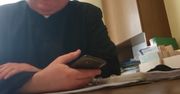 Proboszcz domagał się kasy. Nagranie hitem Internetu! "Nic nie ma za friko"
