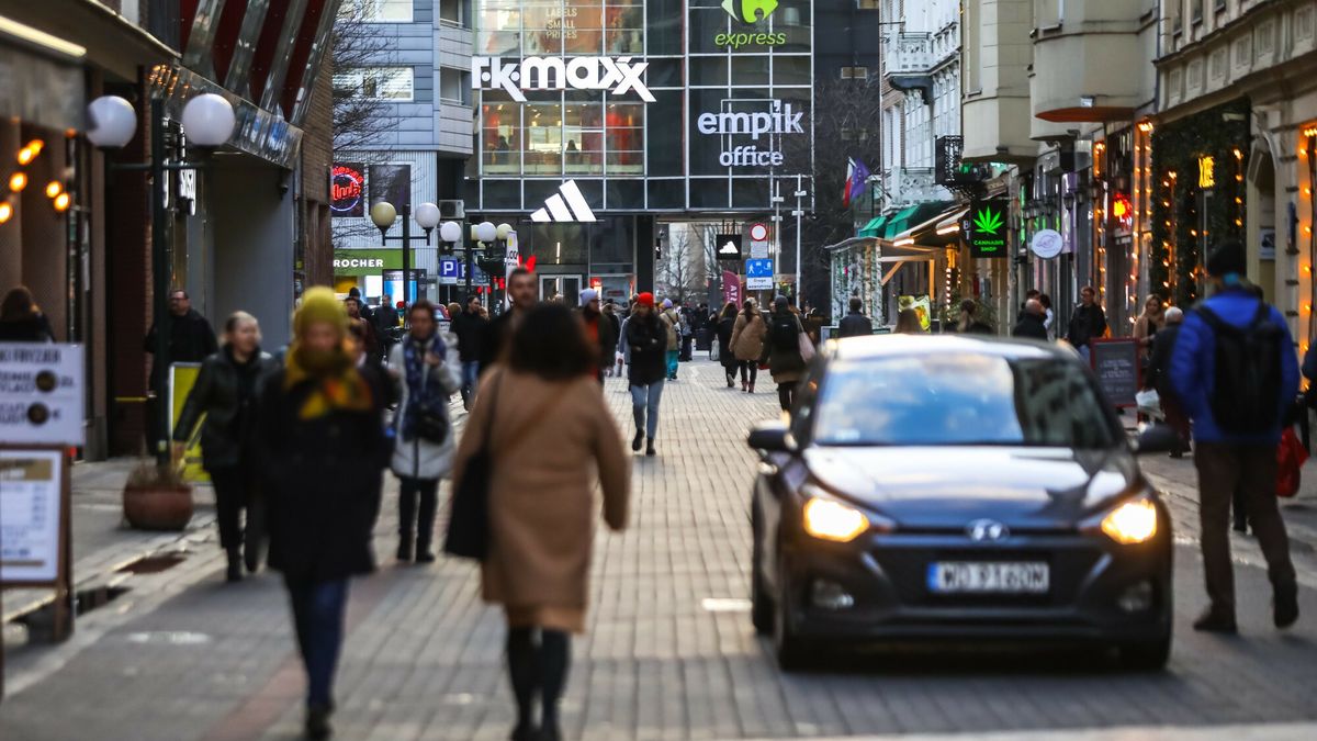 reporter_baza_2023-03
21.03.2023 Warszawa Srodmiescie Ulica Chmielna Widok w kierunku pasazu Stefana Wiecheckiego Wiecha?fot. Adam Burakowski/REPORTER
Adam Burakowski/REPORTER