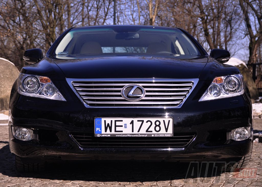 Lexus LS460 (Fot. Marcin Pogorzelski)