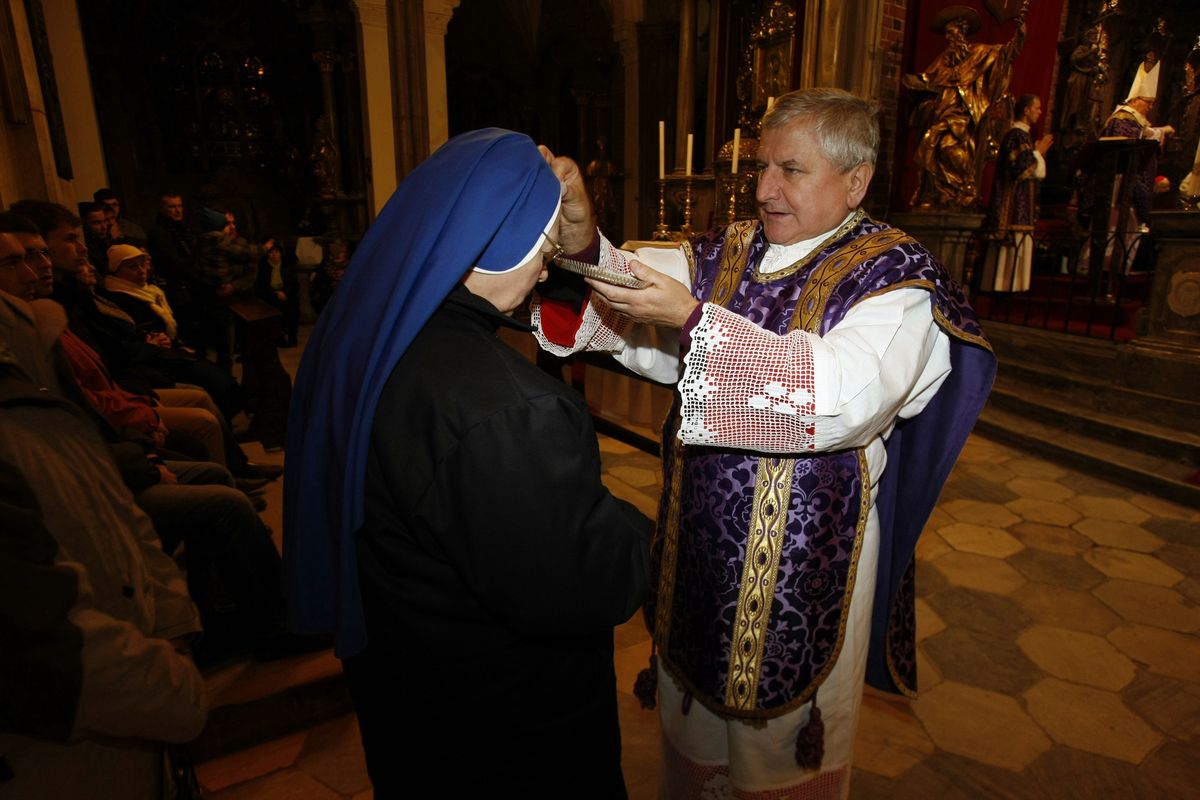 Księża nie podpisali listu poparcia dla biskupa Janiaka. "Bardzo dobrze, że się zbuntowali"