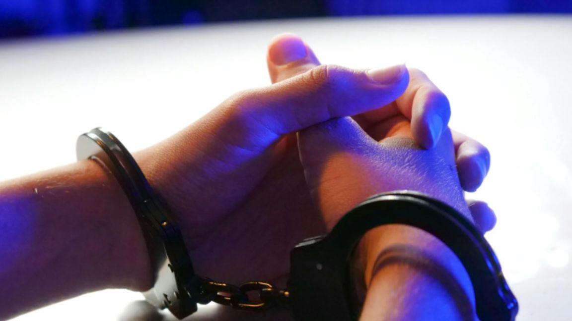 Policjanci z Ostrołęki zatrzymali mężczyznę, który miał w domu ponad kilogram narkotyków