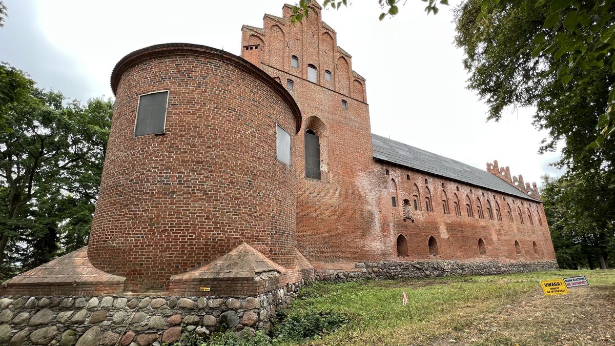 Zamek w Barcianach jest na sprzedaż