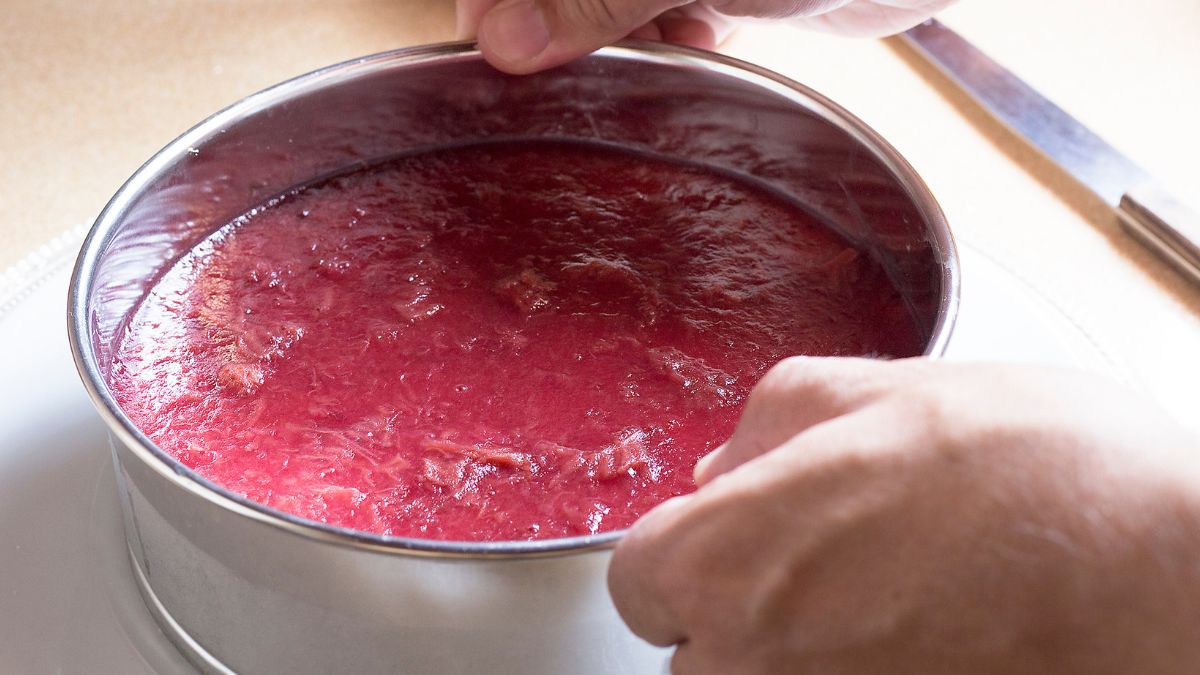 Z wiśniowych resztek przygotujesz pyszne ciasto lodowiec