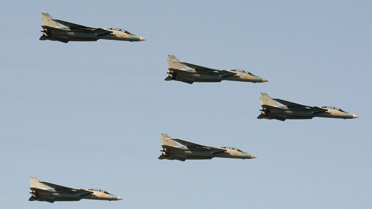 Irańskie F-14 Tomcat podczas lotu