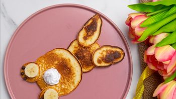 Łączę kilka składników i smażę na patelni. Po chwili wielkanocne zajączki lądują na talerzach