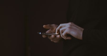 Telefon z "policji"? Pod żadnym pozorem nie naciskaj "1"