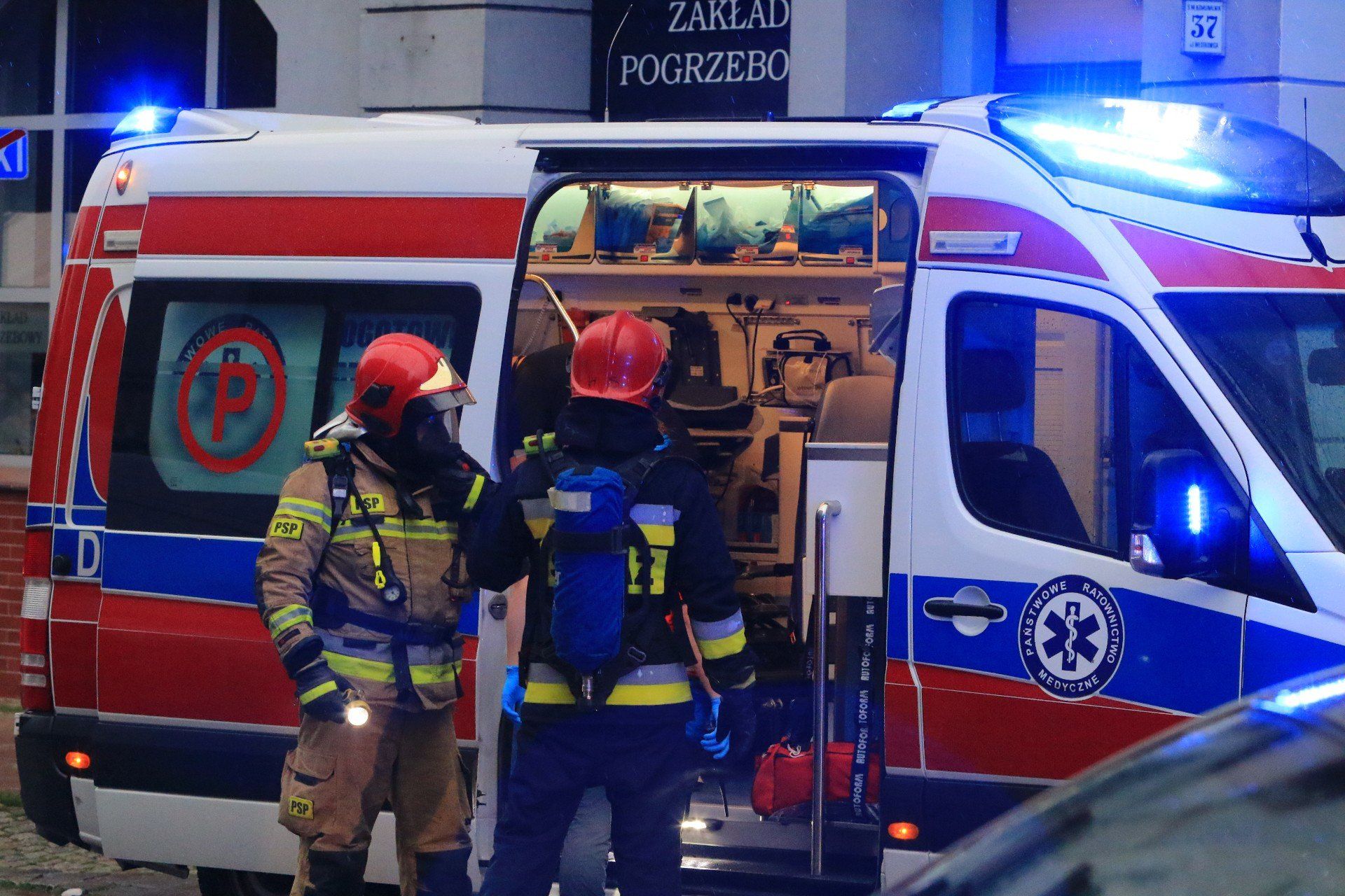 Na terenie wytwórni farb przy ulicy Fordońskiej w Bydgoszczy interweniowali strażacy i ratownicy medyczni, okazało się jednak, że poszkodowanej osobie wystarczyło udzielenie pomocy na miejscu. Nie było konieczności transportu do szpitala